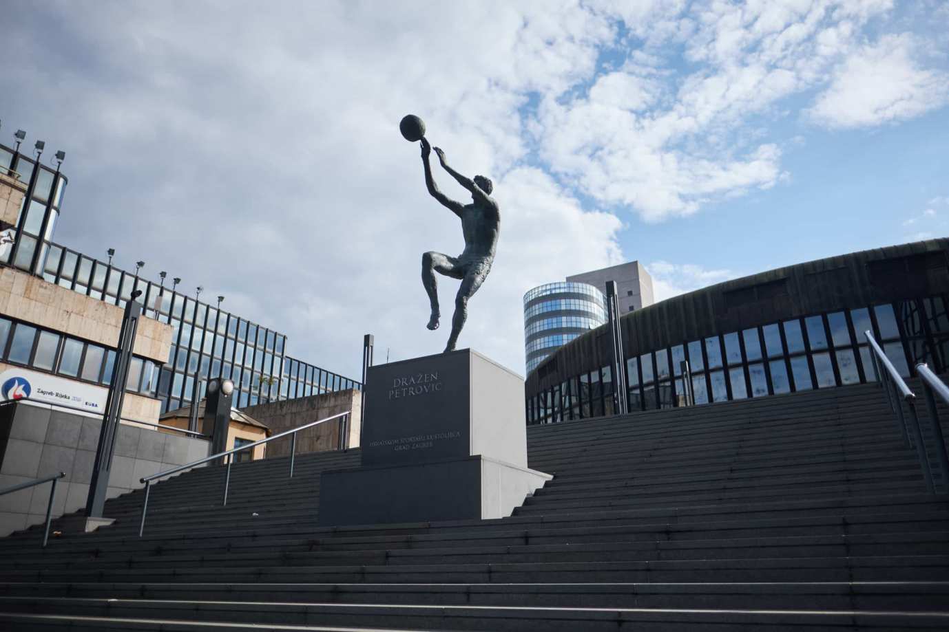 Spomenik Draženu Petroviću